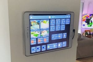 tablette-controle-domotique-smarthome-iot-eedomus-jeedom-philipshue