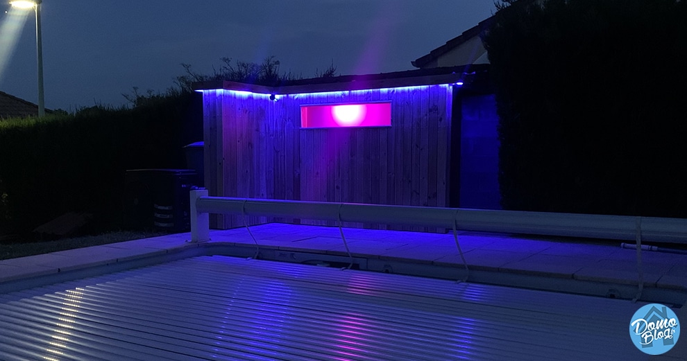 On a testé le bandeau LED Philips outdoor, une idée très lumineuse pour le  jardin