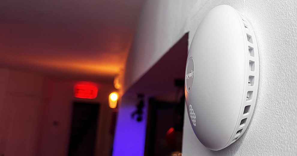 Test du détecteur de fumée connecté Somfy compatible avec Home